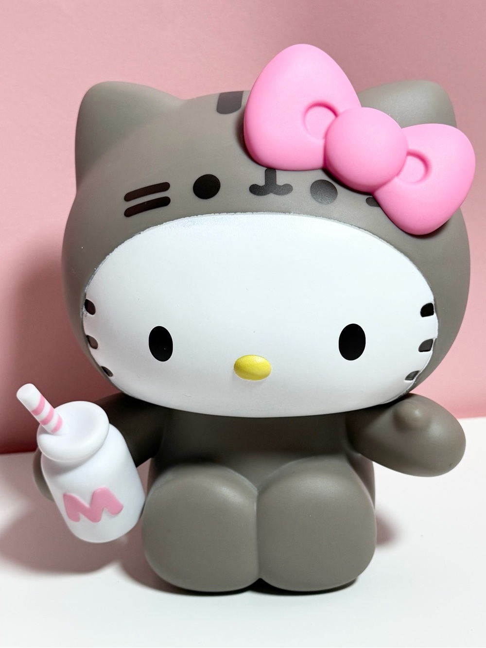 Hello kitty x Pusheen coin bank